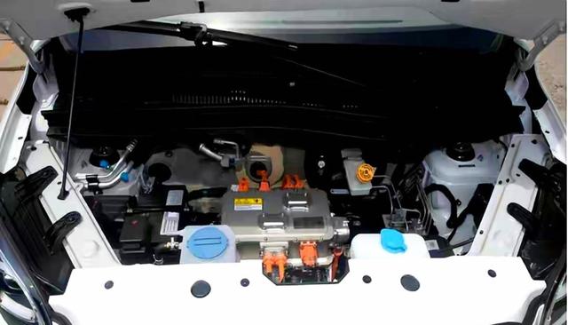 9万买B级电动网约车,还送三年电量保证,老赵刚提车就扔旧钥匙,跑300公里省一半油费,乘客五星好评加成-有驾