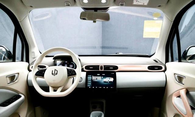 9万买B级电动网约车,还送三年电量保证,老赵刚提车就扔旧钥匙,跑300公里省一半油费,乘客五星好评加成-有驾