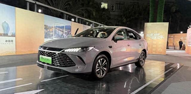 2026款秦210KM长续航版上市！8.98万起售值不值？