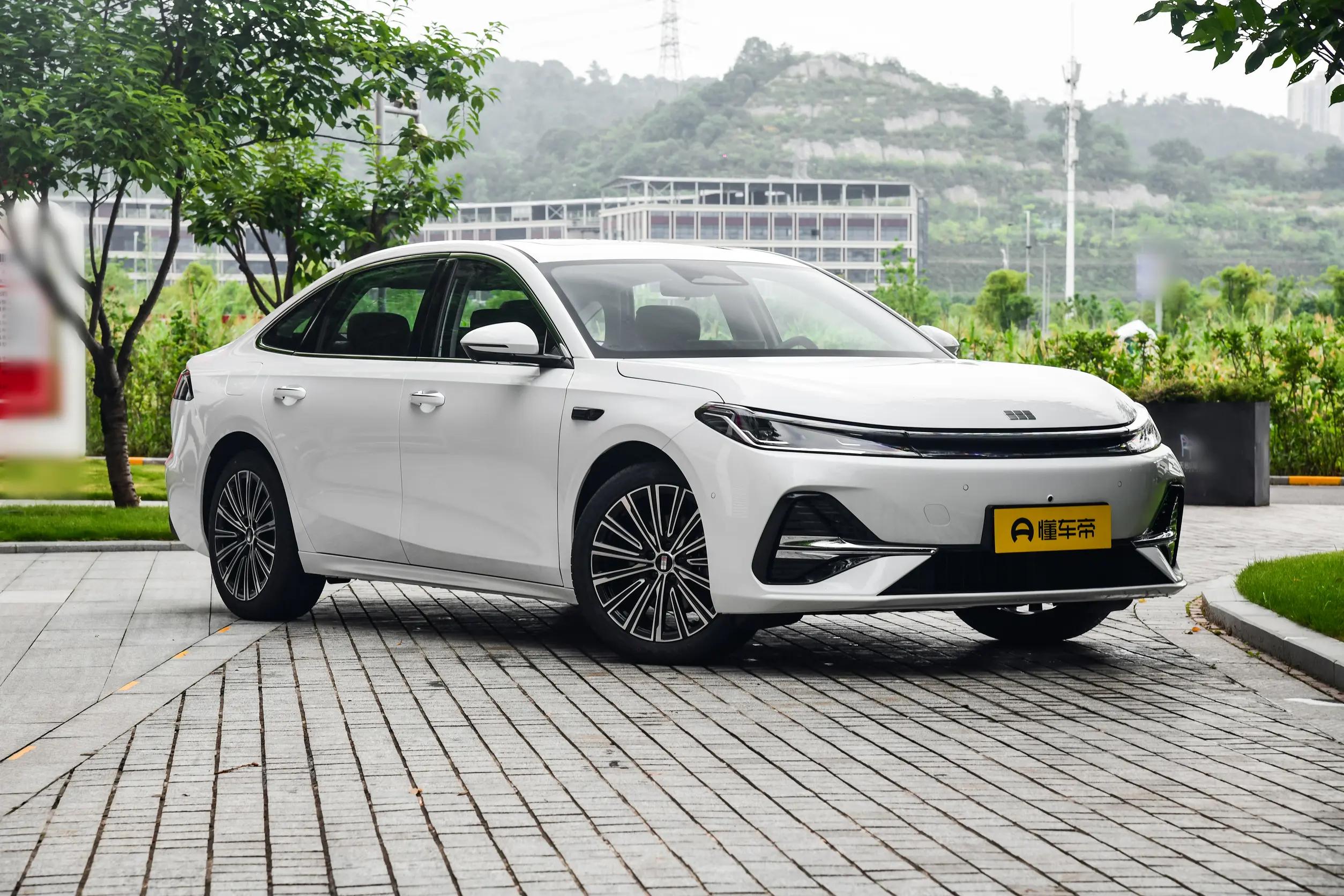 _比亚迪吉利新能源_吉利和比亚迪电车哪个质量好