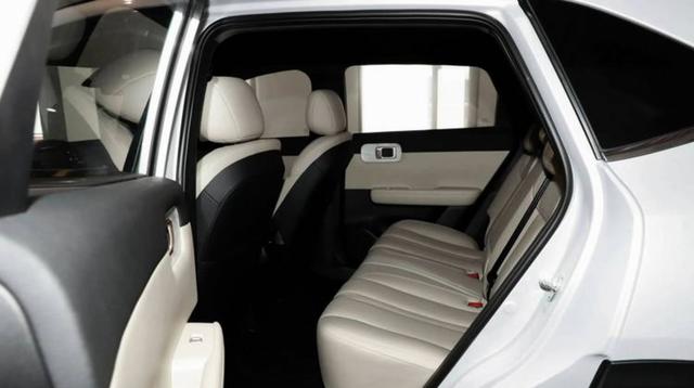 当我在深秋的展厅遇见星光，所有购车犹豫顿时消散，我选择五菱不是冲动而是理性决断，深入了解技术后更加坚定这份信任