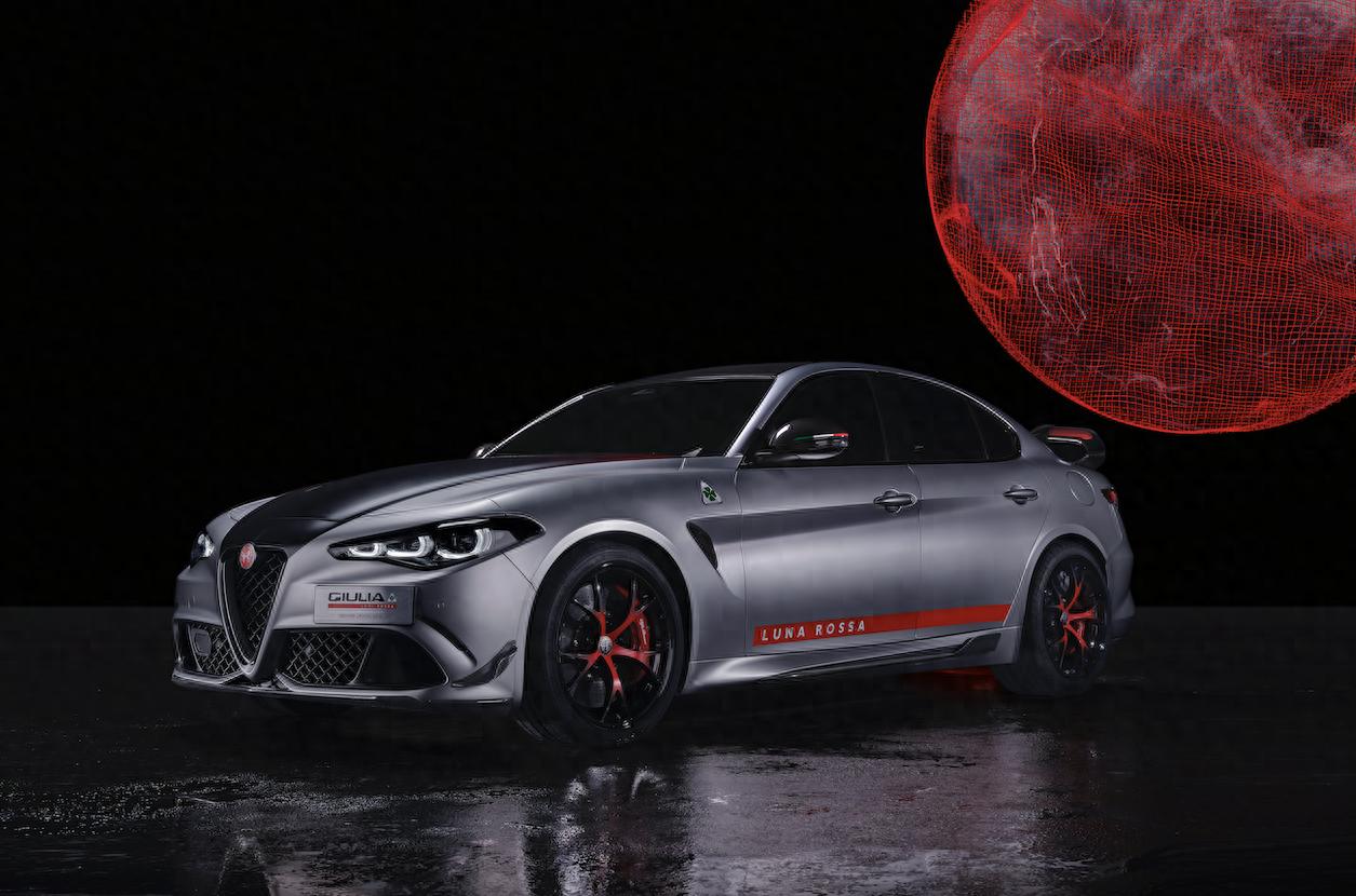 新车｜搭全新碳纤维套件，阿尔法·罗密欧Giulia四叶草特别版官图