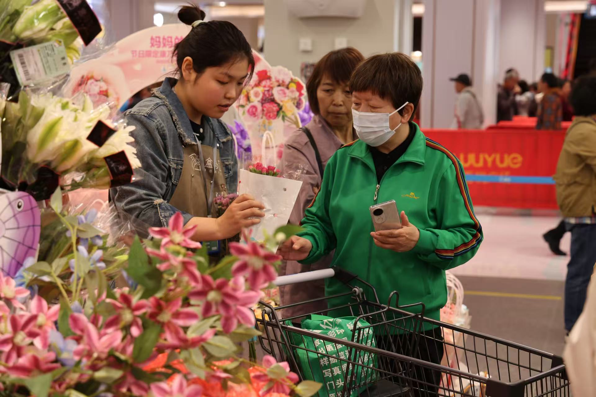 供需错配下的新蓝海：新兴城市消费上涌与一线品牌“双向奔赴”