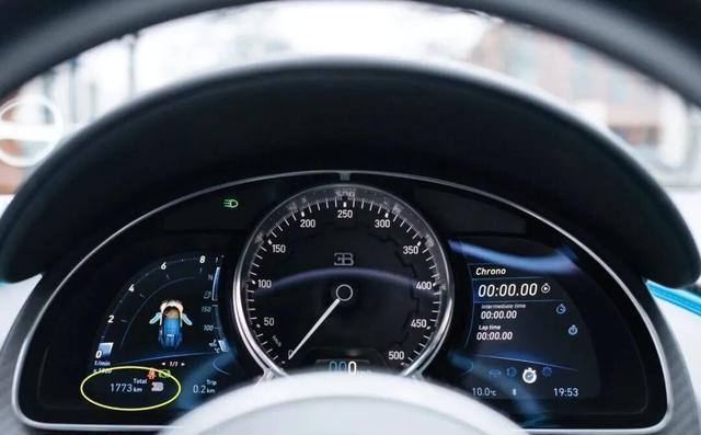 重庆尹老板第三辆布加迪超跑，脱手悄无声息，账面蒸发五百九十万里程未过千-有驾