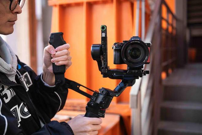 告别「参数地狱」，大疆 RS5 把「单兵商拍」的门槛踩碎了