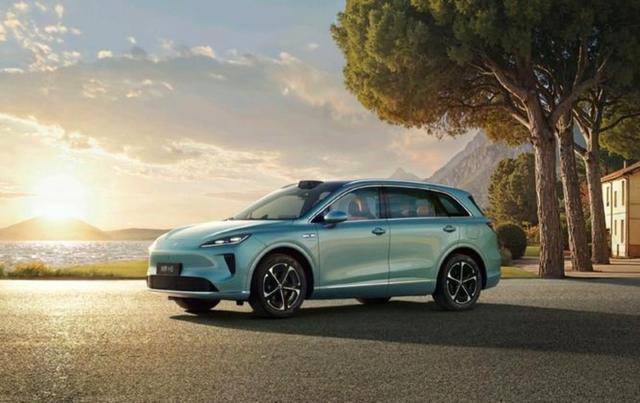 孙少军曝光尚界Z7动态谍照，今天动态路测视频意外泄露，短短27秒信息有限但伪装亮眼且设计迎合年轻人喜好-有驾