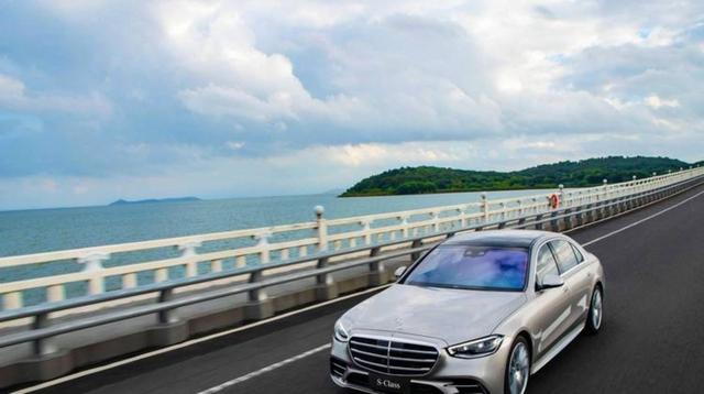 我没看错吧？S级居然上2.0T插混，曾经的V8低吼变成静悄悄的节能先锋，昔日的权力象征竟变得如此拧巴-有驾