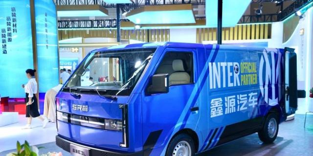 2026重庆鑫源汽车品牌焕新暨全球生态大会隆重举行，发布全面品牌战略与生态布局，锁定2030年国内销量30万辆、海外销量20万辆目标