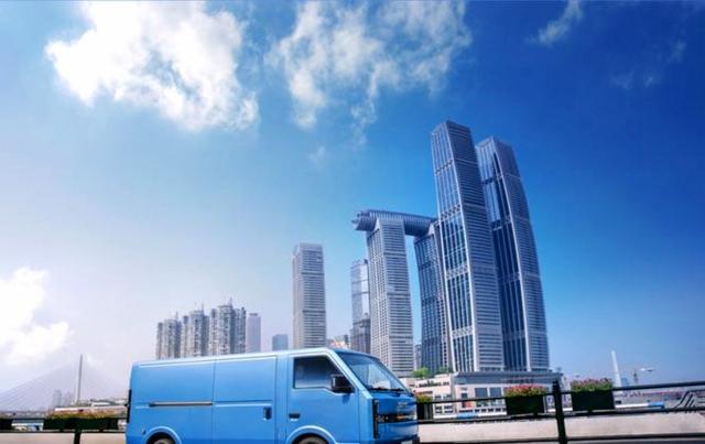 2026重庆鑫源汽车品牌焕新暨全球生态大会隆重举行，发布全面品牌战略与生态布局，锁定2030年国内销量30万辆、海外销量20万辆目标-有驾