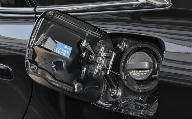 丰田彻底抛弃“高端光环”了！亚洲龙杀入13.08万起售价，单月狂销15252台，昔日豪华旗舰为求生存不得不放下身段与平价车型正面交锋-有驾