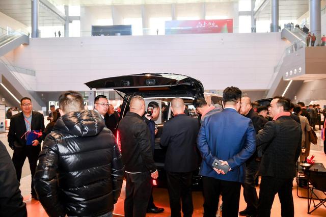 鑫源汽车计划 5年投100亿推17款车，向上V6亮相-有驾