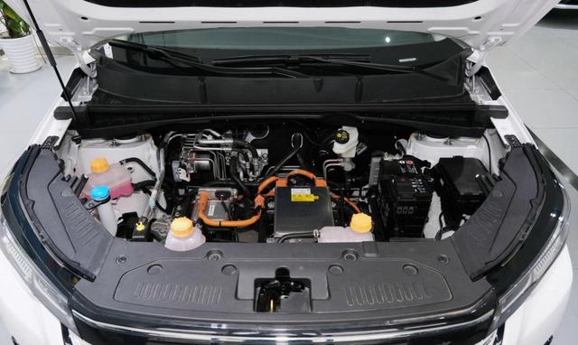 提到黑科技，人们总想到高端品牌，但五菱用天灵神技术体系打破认知，普及高端技术让普通人触手可及，打造既实用又亲民的智能汽车新标杆-有驾