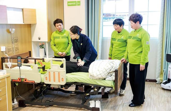 AI时代，上海绘就新型技能人才图谱__新时代上海实施人才引领