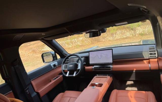 比亚迪方程豹钛7这款车真是太爱了，空间大款式帅又具备城市越野功能，同款捷途越野和坦克越野车型选择多样让人难以抉择