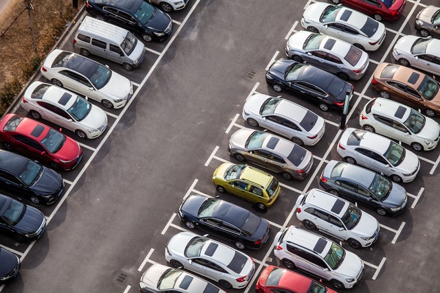 开车老差别司机懂得开下路灯__开车老差别司机懂得开下坡道