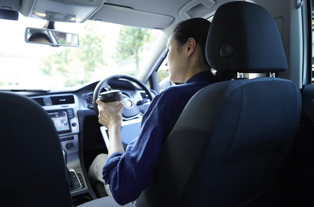 开车老差别司机懂得开下路灯__开车老差别司机懂得开下坡道