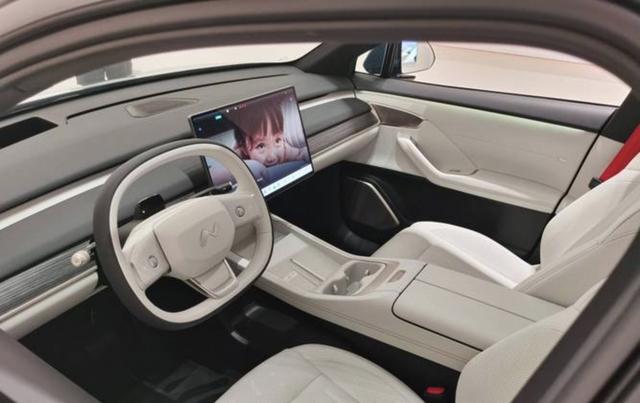 老炮儿干了二十年汽修，最近老铁问手握十几万，是冲着蔚来换电光环买乐道，还是选价格屠夫零跑C10三电底盘与后期维保哪个更划算-有驾