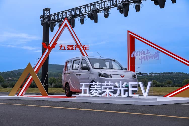 _五菱荣光怎么样五菱汽车_荣光s谍照五菱荣光论坛