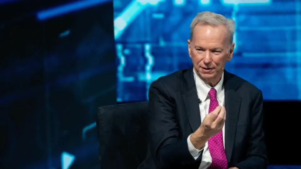 谷歌前CEO施密特：欧洲要么投资开源AI，要么依赖中国模型