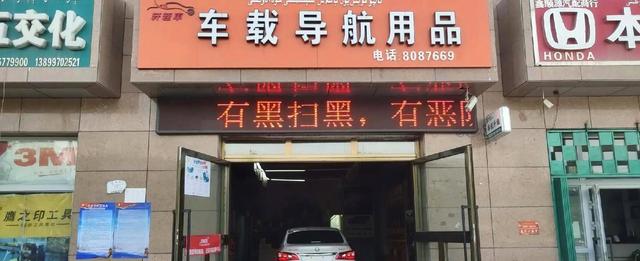10万买新车，中控竟然是块黑塑料，轩逸经典舒适版取消屏幕4S店却笑着说加钱马上复活，有人心里算计照样买得值-有驾