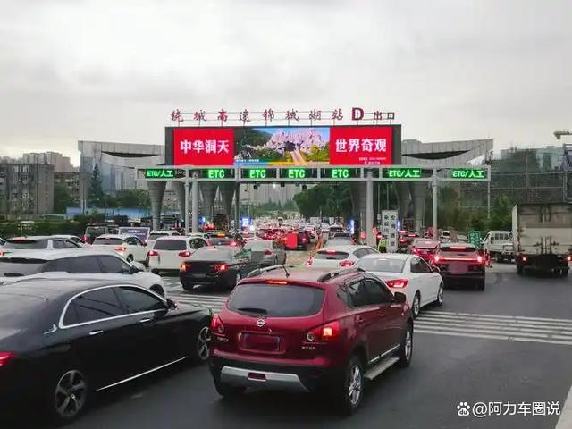 警报解即限行？成都817万车主懵了，2026新规藏啥关键数据