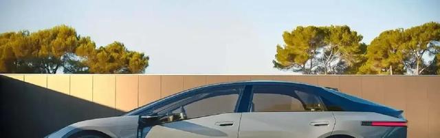 丰田这台老实车突然不老实了，背后的账比你想得更现实-有驾