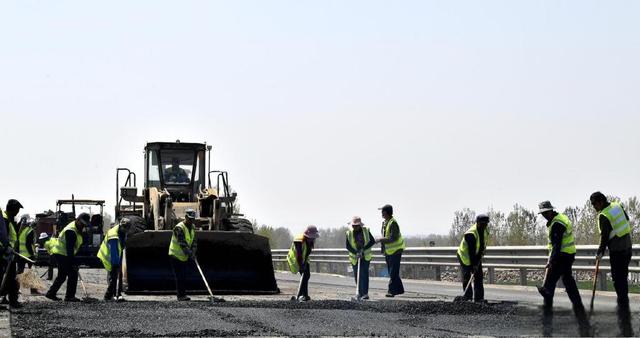 新能源车“免费”跑路？燃油车主怒掏1.8万亿养路费谁来补？
