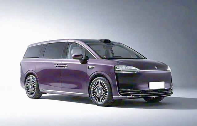 智界V9销量有望爆发，赵长江晒合照自称三年内无对手，彰显强大科技实力和市场潜力-有驾