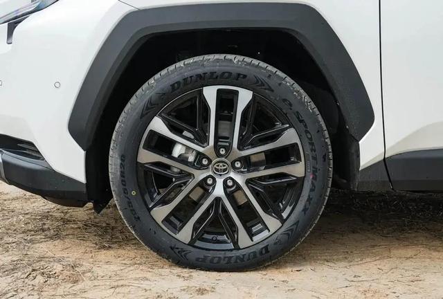 丰田全新RAV4推出2.0L与2.5L双擎版，哪款更值得入手？-有驾