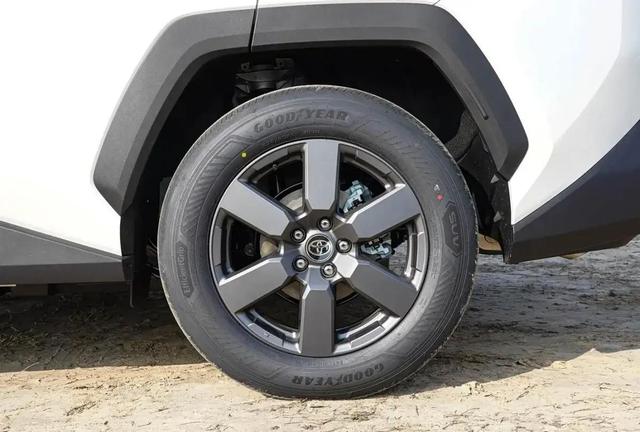 丰田全新RAV4推出2.0L与2.5L双擎版，哪款更值得入手？-有驾