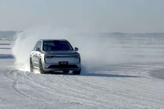 问界M8冰雪试驾 定义豪华智能SUV新体验