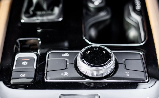 北京越野BJ40探险家上市 售价14.99-15.99万元