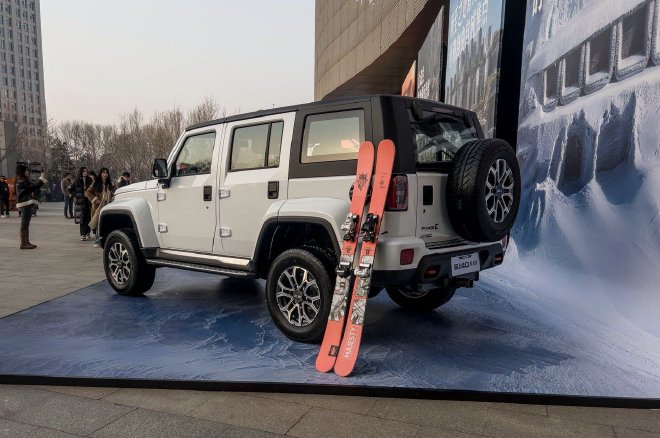北京越野BJ40探险家上市 售价14.99-15.99万元
