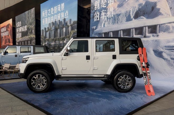 北京越野BJ40探险家上市 售价14.99-15.99万元