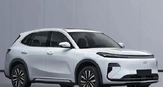 十万级SUV大乱斗，吉利银河星舰7续航605公里，比亚迪元PLUS性能飙升！谁才是性价比之王？