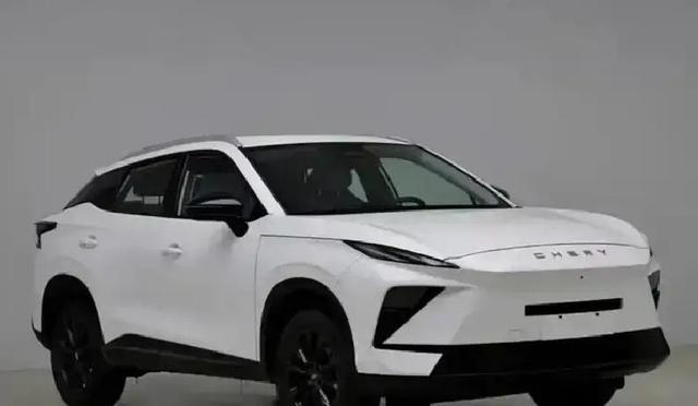 十万级SUV大乱斗,吉利银河星舰7续航605公里,比亚迪元PLUS性能飙升!谁才是性价比之王?-有驾