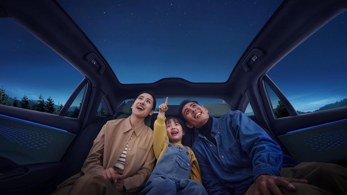 刮东风红旗往什么方向飘__刮东北风时红旗向哪飘