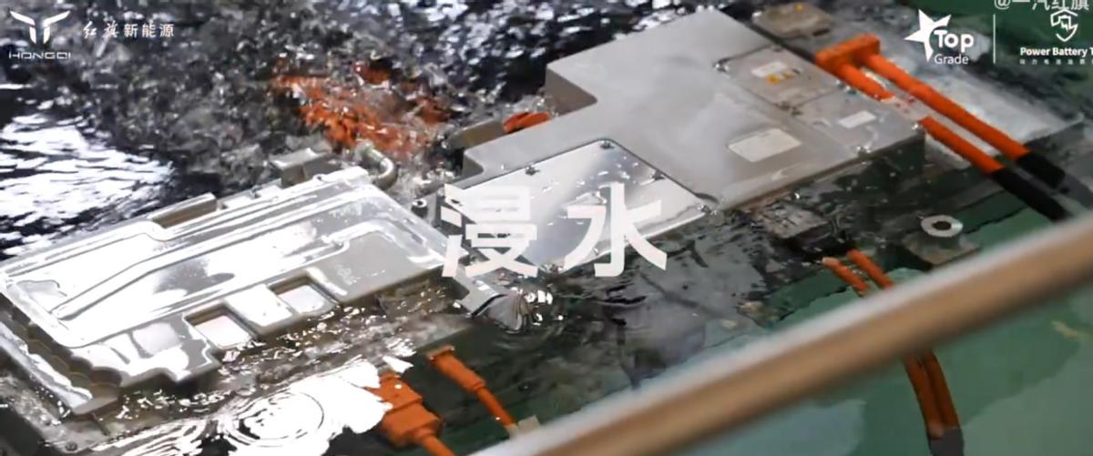 刮东风红旗往什么方向飘__刮东北风时红旗向哪飘