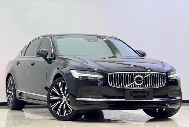 很多人提起沃尔沃，第一反应是“安全”“北欧”“被吉利收购”，但很少有人知道它早在1982年就进入中国市场，是最早一批外国豪华品牌之一-有驾