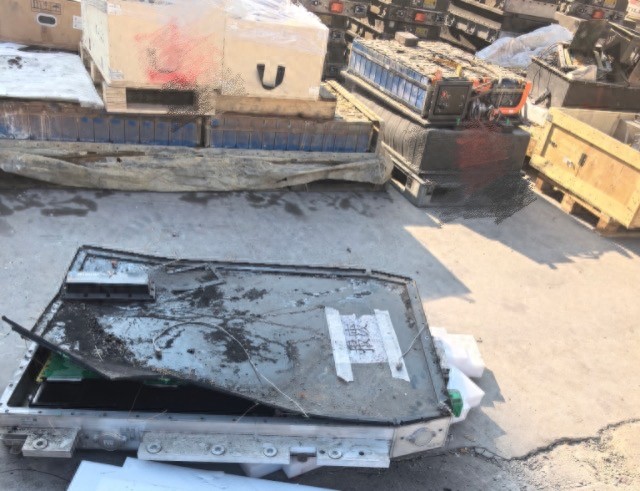 电池回收黑灰暴利产业曝光！拆一辆赚1万，75%废旧电池流向了小作坊