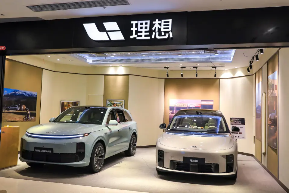 理想L6智驾状态突然变道发生碰撞，车企称传感器存局限性，回应“后台智驾数据自然灭失”