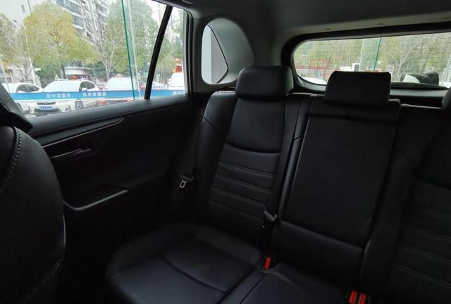 全球第六代荣放中国正式交付,人气火爆引关注,丰田实力再获认可;买好车就选丰田荣放RAV4,省油省心又安全,满足家庭和越野需求-有驾