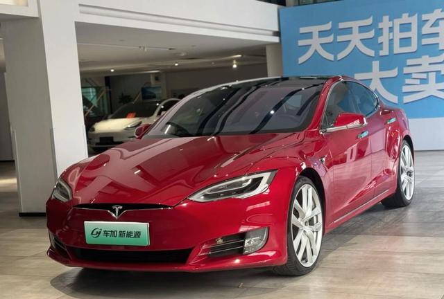 特斯拉这个决策大概率做错了,取消了S和X车型,不就等于把特粉的精神图腾给毁了,本身百万豪车的门面都没了,粉丝焦虑难安-有驾