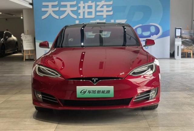 特斯拉这个决策大概率做错了,取消了S和X车型,不就等于把特粉的精神图腾给毁了,本身百万豪车的门面都没了,粉丝焦虑难安-有驾