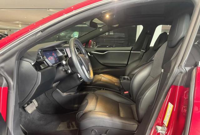 特斯拉这个决策大概率做错了,取消了S和X车型,不就等于把特粉的精神图腾给毁了,本身百万豪车的门面都没了,粉丝焦虑难安-有驾