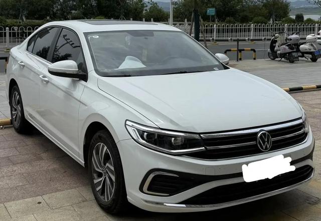 10万预算别瞎买！大众宝来1.2T油耗5.7L吊打混动，日产N6这点却让人睡不着-有驾