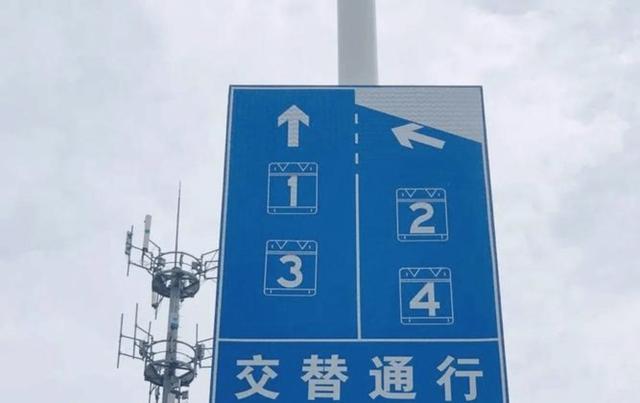 广州南沙港快速路魔幻十多年,最右侧车道一直是快车道,小车超车后自觉回归右侧第二车道,驾驶体验像在马来西亚开高速,大家守规矩又文明-有驾