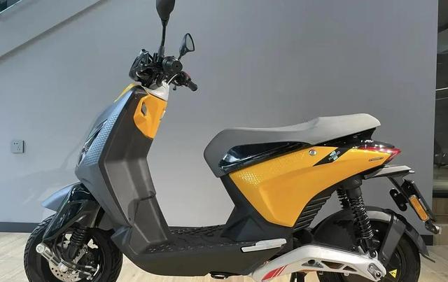 别再被电压忽悠!揭秘60V电动车跑百公里,72V却更短的真相-有驾