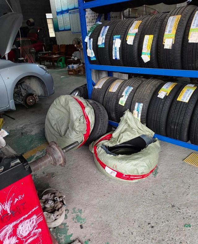 我看手机抖音和快手视频，网友说网上买的电动车轮胎不懂安装，找修车店要交手工费还被嫌贵，自己动手拆装难度虽大但掌握技巧就能省钱省心-有驾