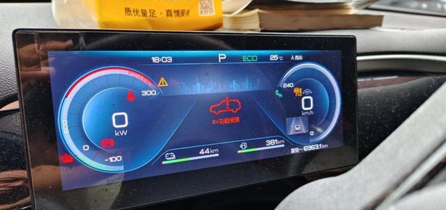 今天体验到比亚迪奇葩升级，官方配件用户掏钱买，4S店免费装配，结果质保只有一年且多件同时坏，花费惨不忍睹，让人无语到底谁买单